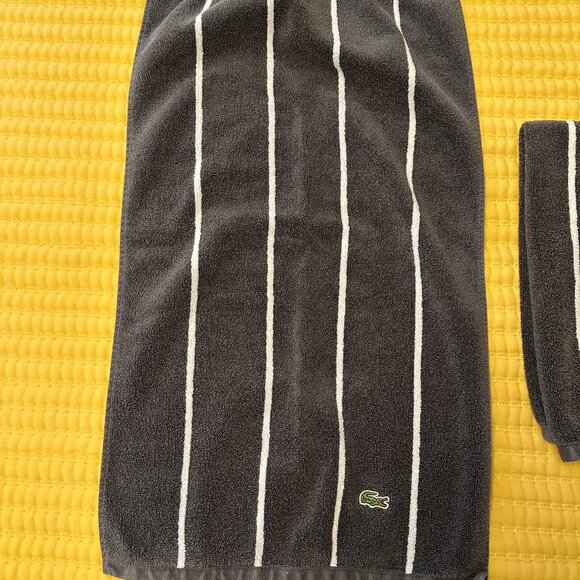 Pair of Lacoste hand towels, dark gray with white strips - Picture 2 of 9